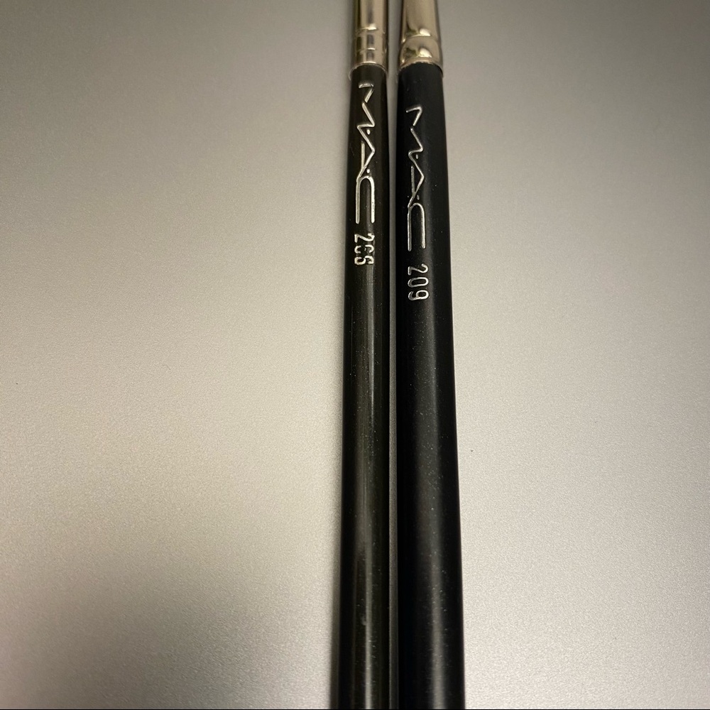 MAC 266 & 209 Natural Hair Brushes - Picture 4 of 7